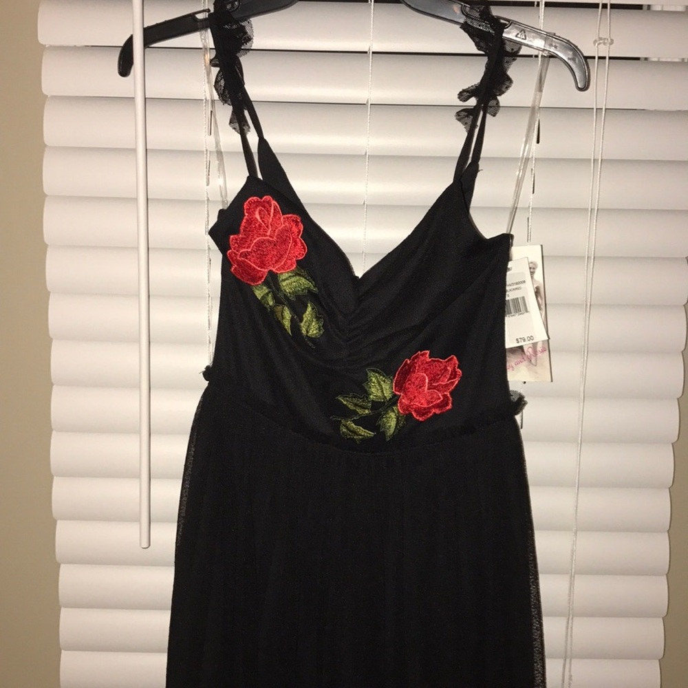 Size S black maxi with 🌹 roses